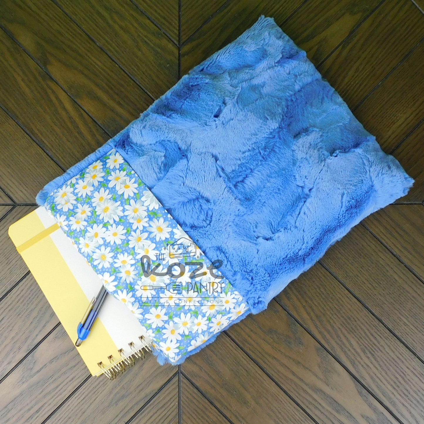 Dark Daisies Book Pouch