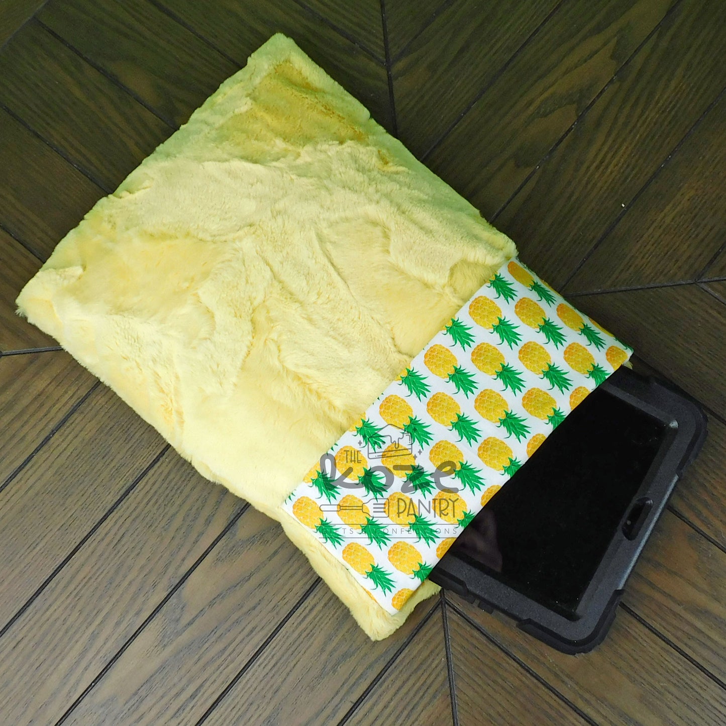 Pineapple Book Pouch