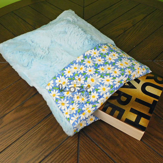 Light Daisies Book Pouch